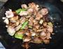 甜辣香的美味大盘鸡的做法图解2
