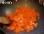 胡萝卜炒木耳的做法图解3