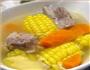 玉米排骨汤的做法图解1