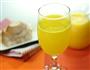 鲜榨菠萝汁的做法图解1