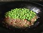 雪菜肉末烧毛豆的做法图解3