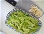 蒜茸苦瓜的做法图解2