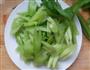 夏季爽口小菜海米炝芹菜的做法图解1