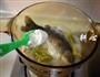 苦瓜鲫鱼汤的做法图解11