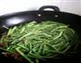 蒜蓉凉拌豇豆的做法步骤2
