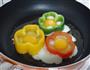 彩椒圈太阳花煎蛋的做法图解4
