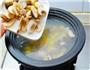 丝瓜莲子蘑菇鸭羹的做法图解4