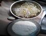 煎豆芽饼的做法图解1