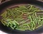 干煸豆角的做法图解2