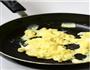 南瓜花炒蛋的做法图解3