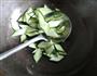 黄瓜炒木耳的做法图解3