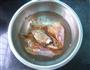 莲藕墨鱼筒骨汤的做法图解2