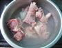 莲藕墨鱼筒骨汤的做法图解4