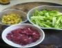 芹菜炒牛肉的做法图解1