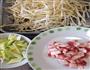 芹菜炒豆芽的做法图解1