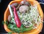 黄豆芽拌香菇的做法图解1