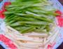 芹菜肉丝面的做法图解1
