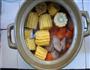 胡萝卜玉米骨头汤的做法图解3