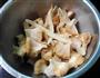 黄芪猴头菇鸡汤的做法图解3