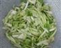 白菜梗炒肉的做法图解1