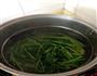 菠菜扣肉的做法图解1