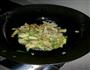 酸菜炒粉条的做法图解4