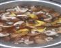 鸡腿烧香菇的做法图解3