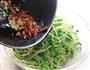 炝拌黑豆苗的做法图解7