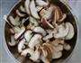 电饭锅美食-香菇鸡腿煲的做法图解2