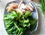 单人食谱-菠菜鸡片鸡菇汤的做法图解1