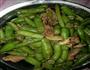 豆角炒肉片的做法图解1