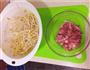 豆芽滑肉汤的做法图解1