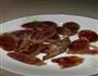 白辣椒大蒜炒腊肠的做法图解1