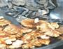 核桃仁拌黑木耳的做法图解1