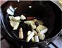 鹌鹑蛋红烧肉的做法图解3