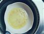 牛奶鸡蛋饼的做法图解2