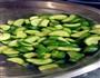 虾皮炒小黄瓜-小丽家常菜的做法图解1