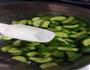 虾皮炒小黄瓜-小丽家常菜的做法图解2