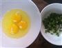 金枪鱼葱香煎蛋的做法图解2