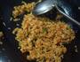 金枪鱼炒饭的做法图解3