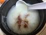 皮蛋瘦肉粥的做法图解2