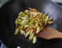 番茄炒西芹的做法图解4