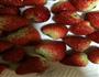 冰糖草莓的做法图解1