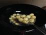 鹌鹑蛋烧肉的做法图解3