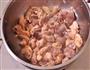 香菇粉条炖小鸡的做法图解3