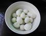 鹌鹑蛋豆腐丸子的做法图解1