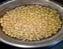 蚝油黄豆的做法图解1