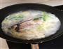 鲫鱼豆腐汤的做法图解1