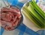 西芹炒排骨的做法图解1