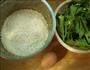 芹菜叶鸡蛋饼的做法图解1